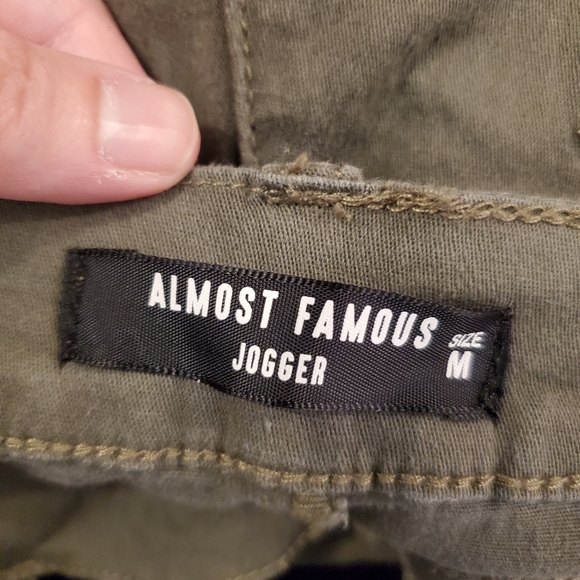 High Waisted Cargo Joggers w Built in Belt - Picture 5 of 5